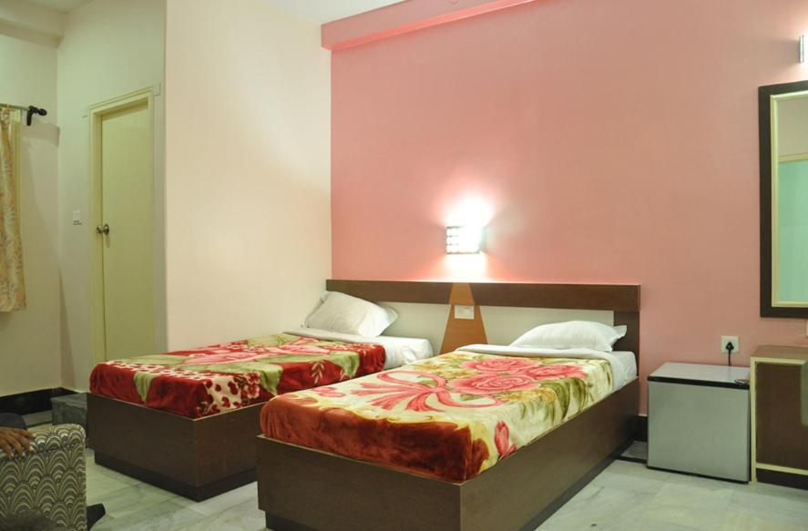 Hotel Kiran Palace Waranasi Zewnętrze zdjęcie